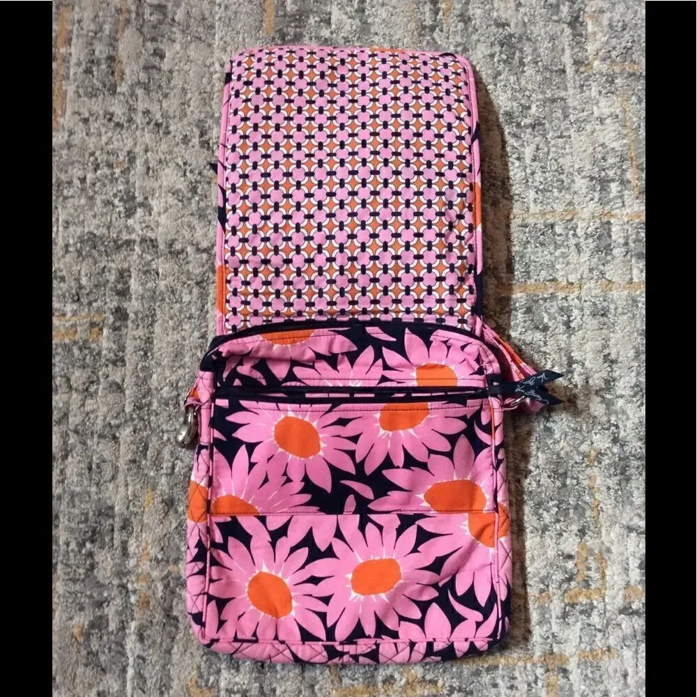 VERA BRADLEY CROSSBODY BAG! VERY ROOMY! EUC!